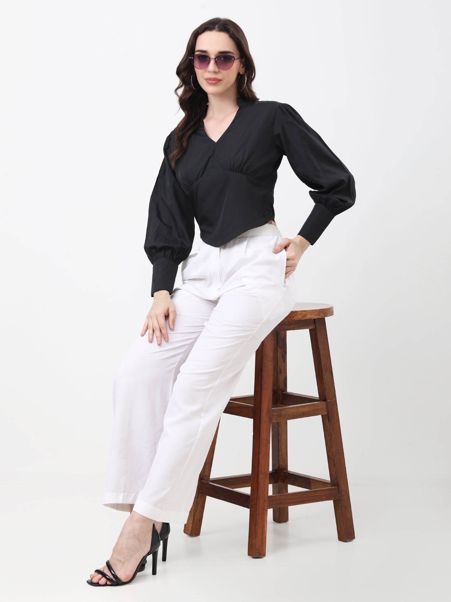 Women's Black V-Neck Long Sleeve Crop Top