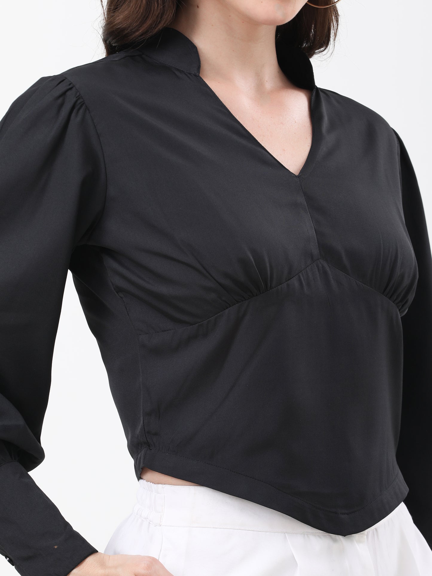 Women's Black V-Neck Long Sleeve Crop Top
